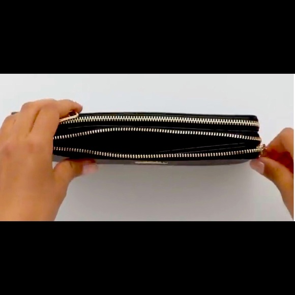 🔥COACH 🔥DOUBLE 🔥ZIPPER 🔥WRISTLET 🔥 - Picture 9 of 9